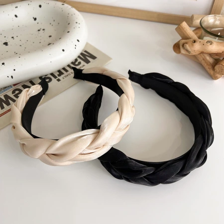 The braided high headband on the top of the head accentuates the face. The small satin hairpin is a retro French new trendy headband with thickened hair accessories for women The braided high headband on the top of the head accentuates the face. The small satin hairpin is a retro French new trendy headband with thickened hair accessories for women